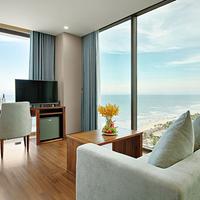 Yarra Ocean Suites Danang