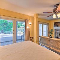 Lido Key Hideout with Patio and Yard and Walk to Beach!