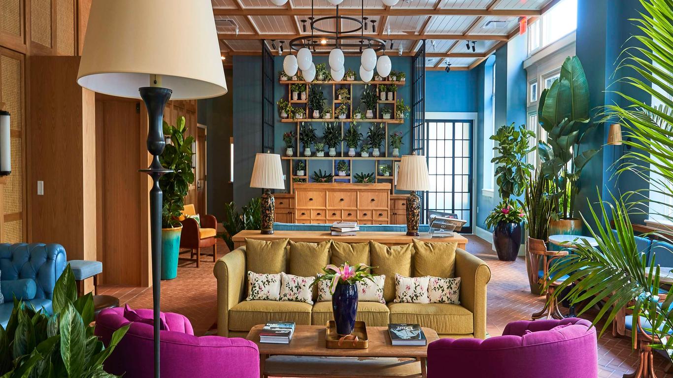 The Drayton Hotel Savannah, Curio Collection by Hilton