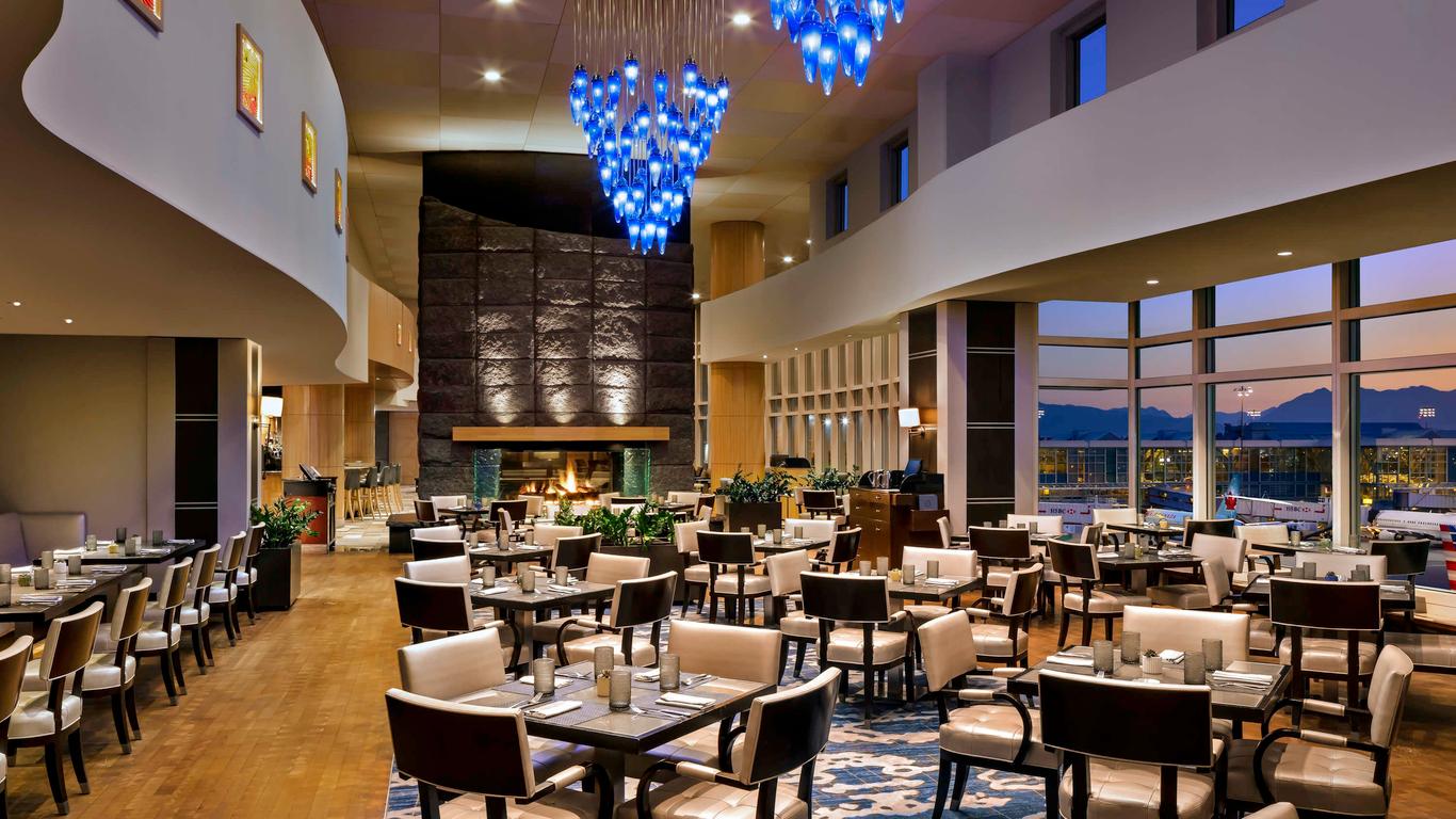 Fairmont Vancouver Airport In-Terminal Hotel