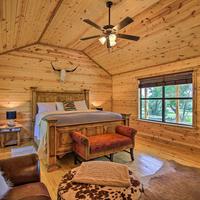 Rustic-Chic Country Cabin - 10 Mi to Main Street!